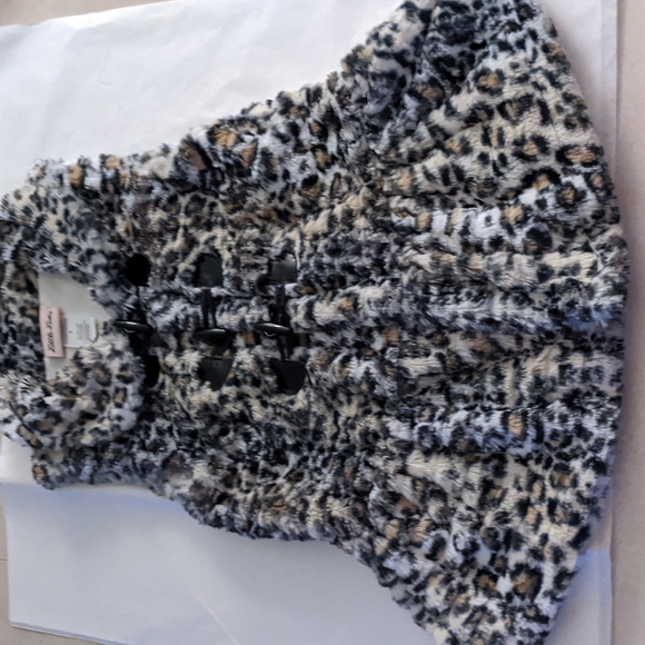 🐯6, Little Lass, cheetah fuzzy vest - Picture 1 of 5